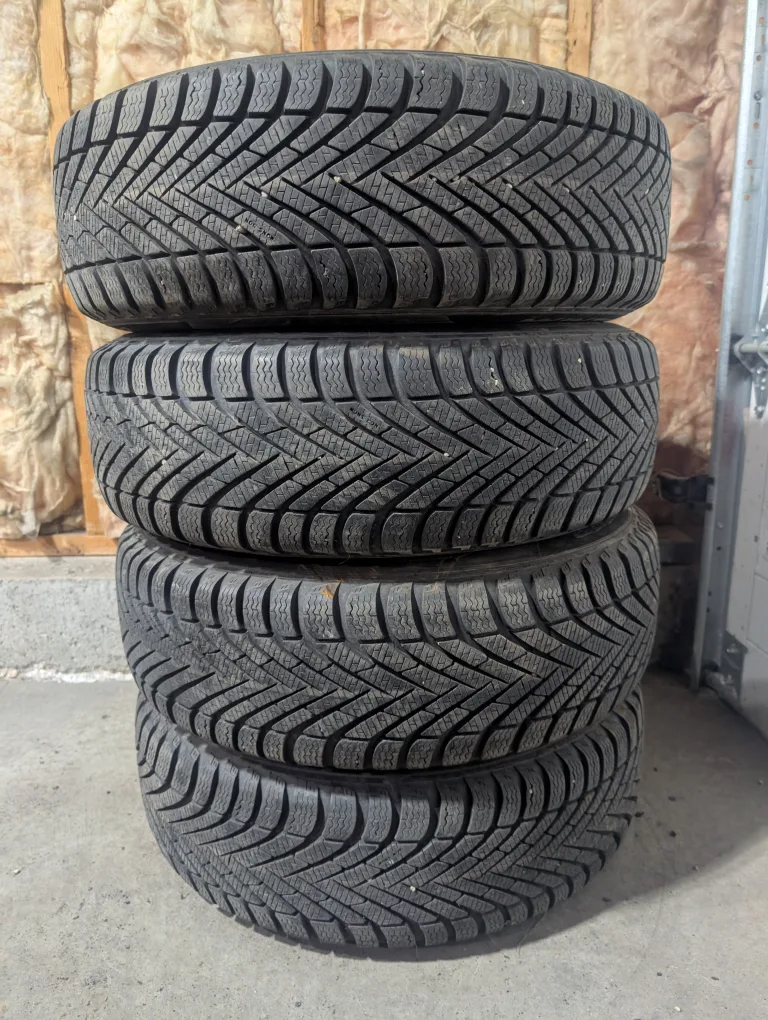 (4)-195/60R15 Winter Tires On Steel Rims Off 2009 Nissan Cube image indicator(6)