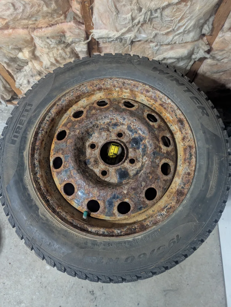 (4)-195/60R15 Winter Tires On Steel Rims Off 2009 Nissan Cube image indicator(7)