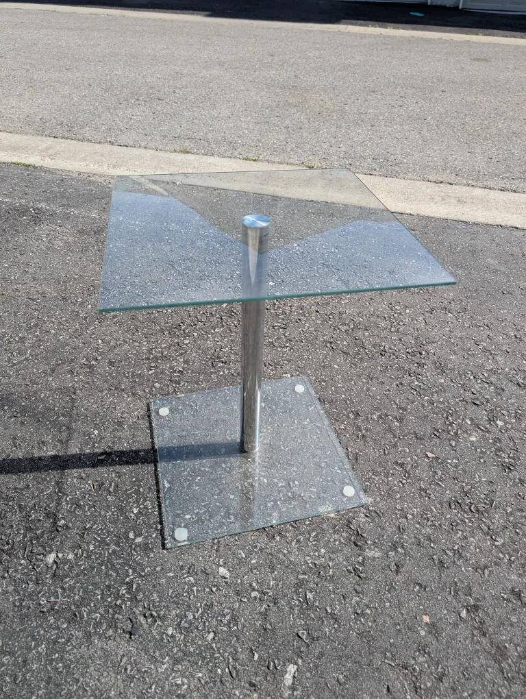 Glass Top Side Table 🥕 thumbnail