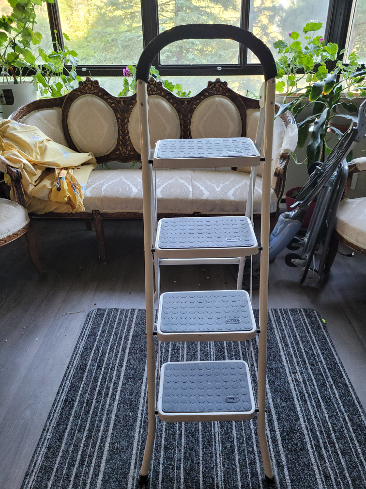 4-Step Folding Ladder - photo 2