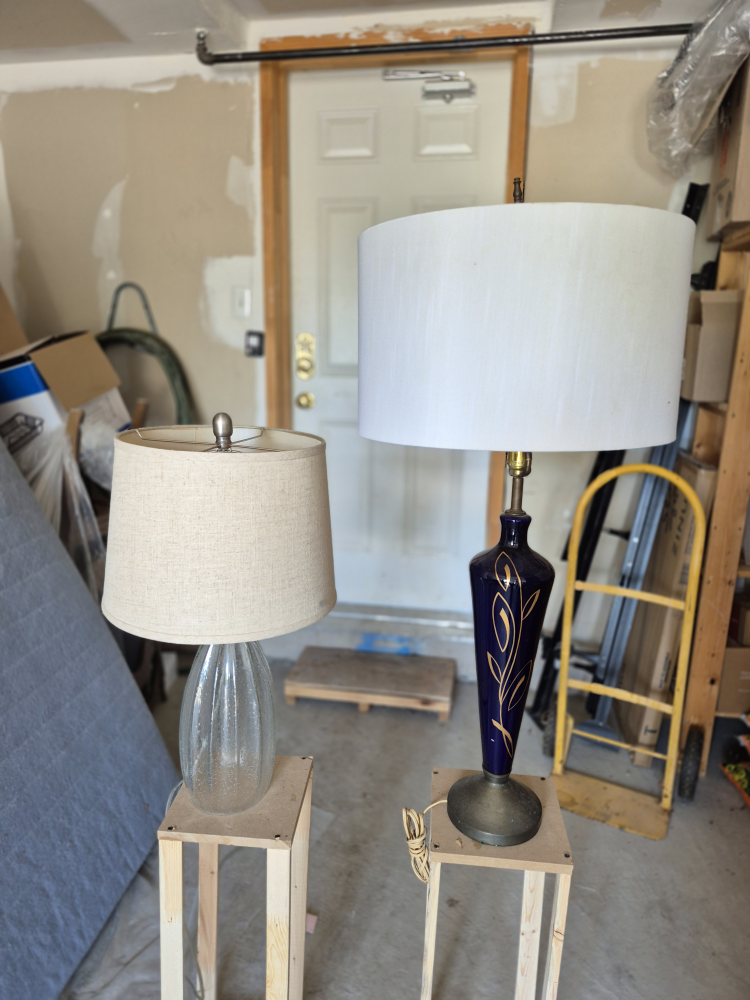 Table Lamp with Beige Shade - photo 2