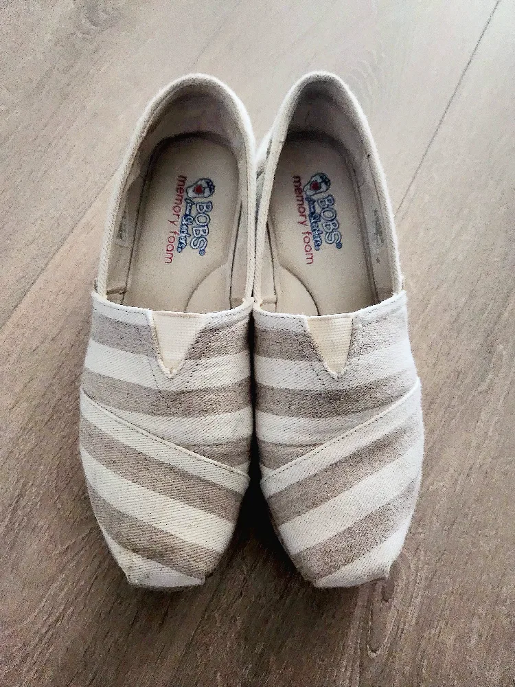 BOBS from Skechers Espadrille Slip-ons - Size 9 image indicator(3)