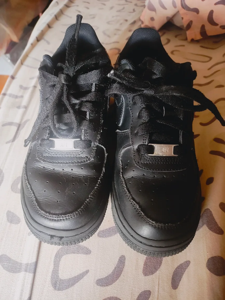 Nike Air Force 1 Black Sneakers Kids size 4Y thumbnail