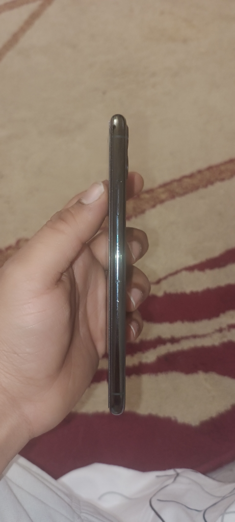 Iphone 11 pro max (256gb) pristine condition - photo 5