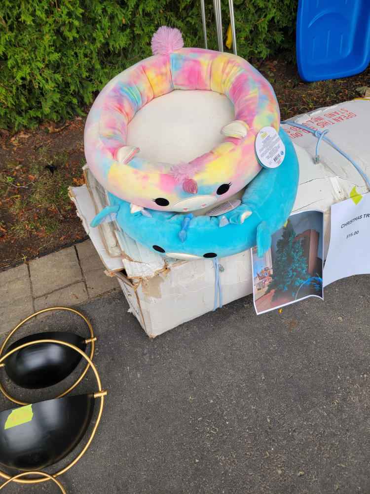 Squishmallows Pet Bed - Unicorn & Shark