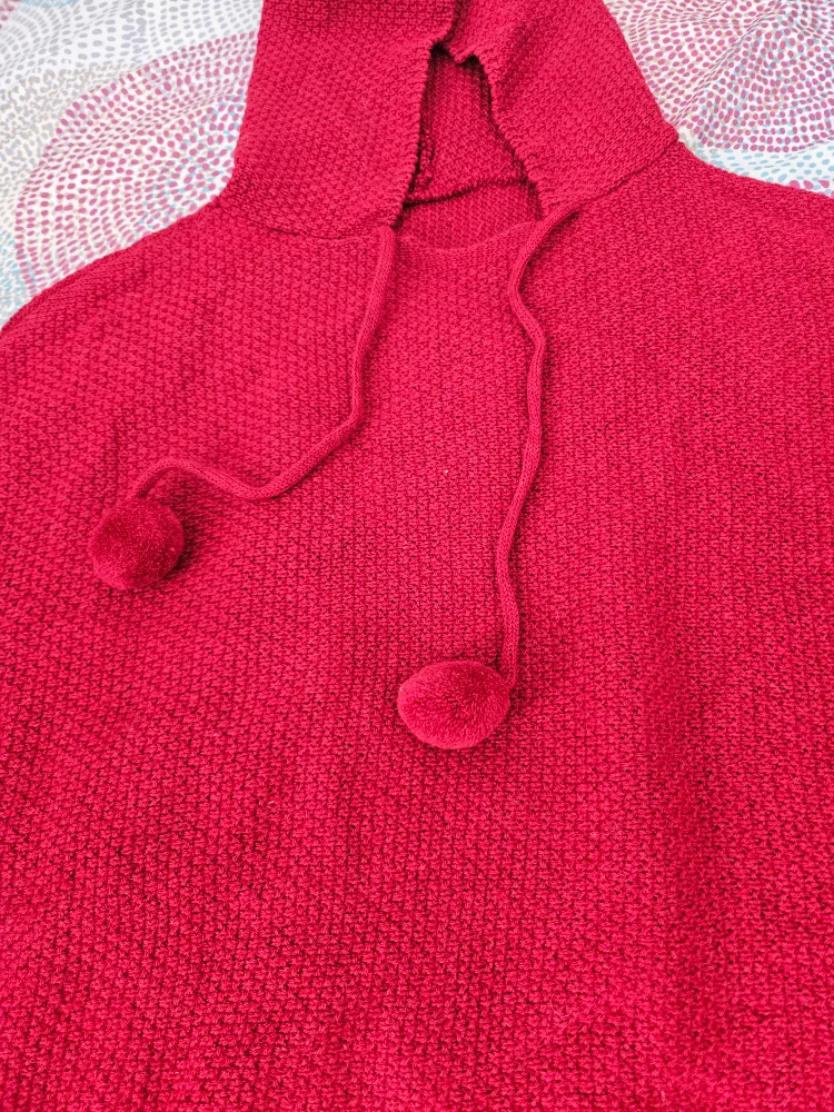 Red Knitted Hooded Poncho image indicator(3)