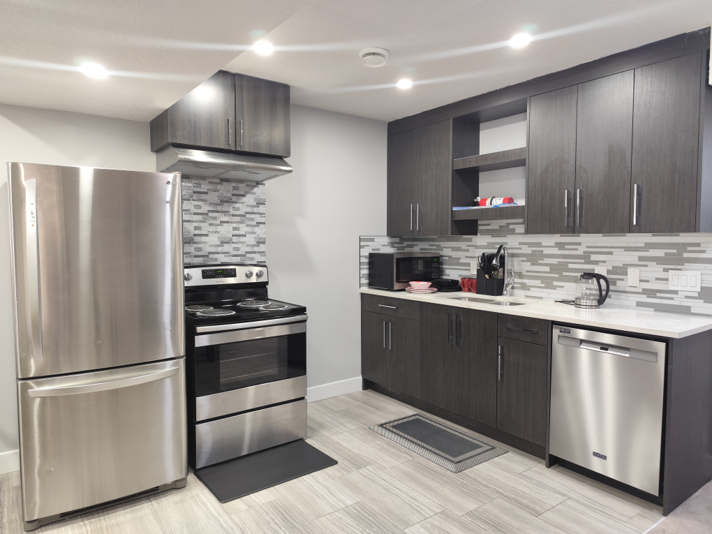 Furnished Legal Basement Suite for Rent - photo 3