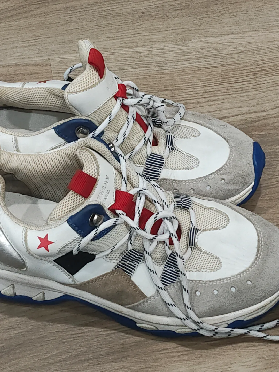 Givenchy Paris Sneakers image indicator(3)