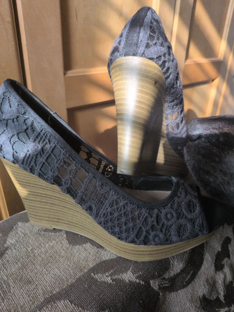 American Eagle Wedge Heels - Size 7 image indicator(3)