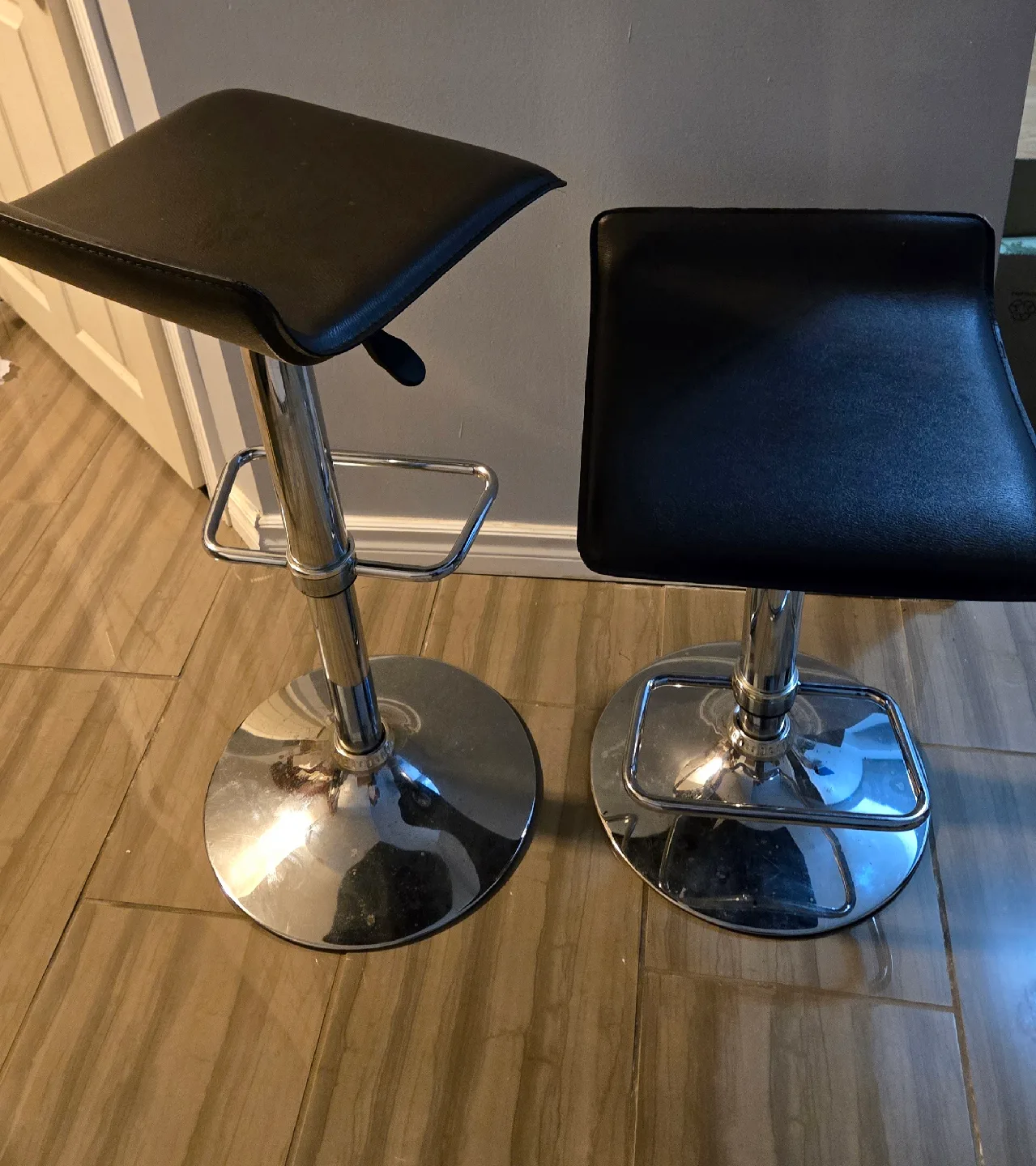 Set of 2 Adjustable dark brown Bar Stools