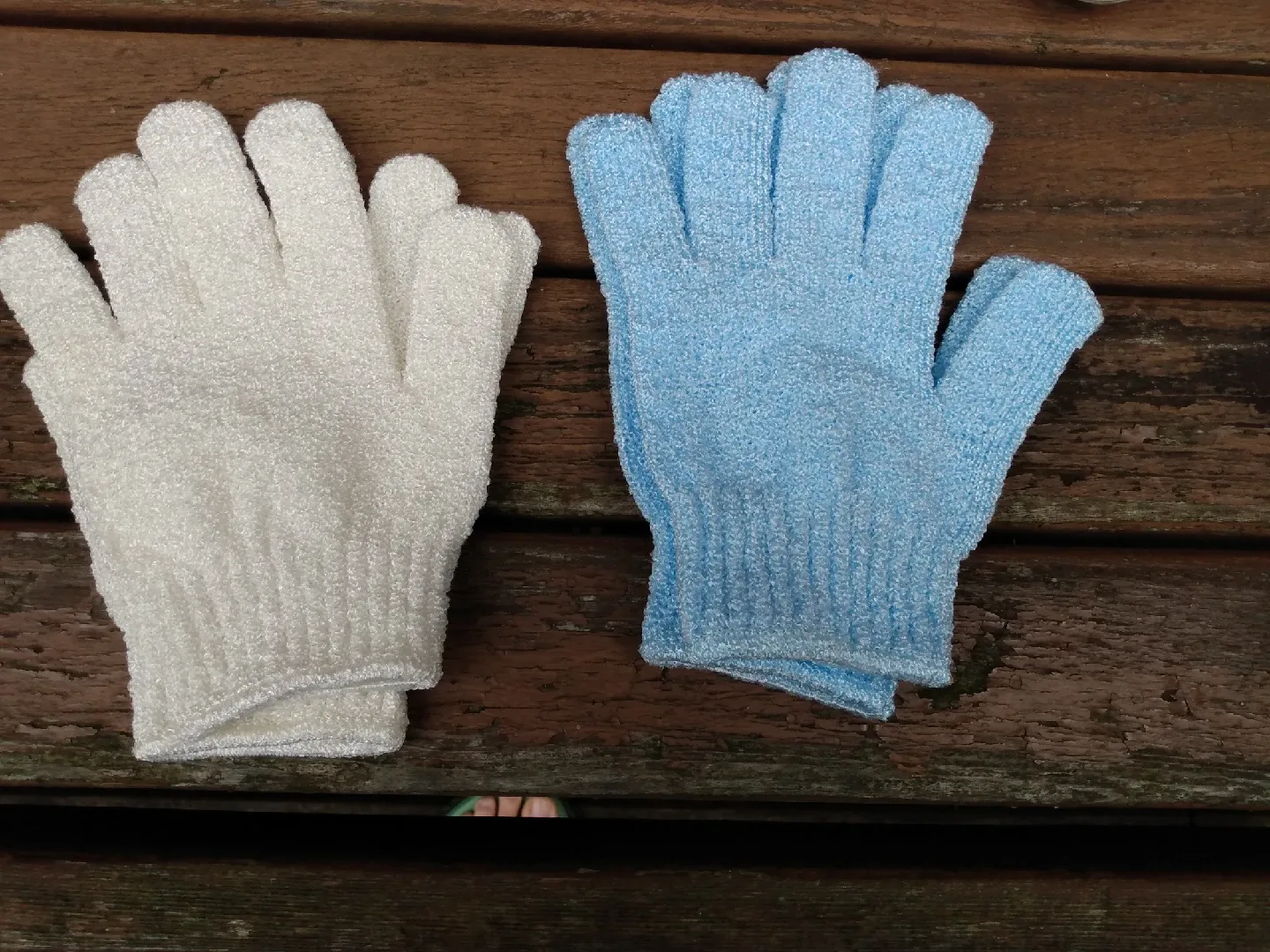 Two Pairs Never Used Exfoliating Gloves thumbnail