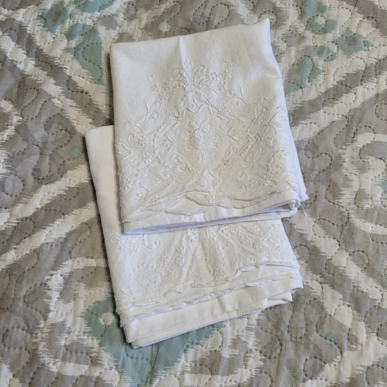 Pair of Vintage Standard Size Pillow Cases thumbnail