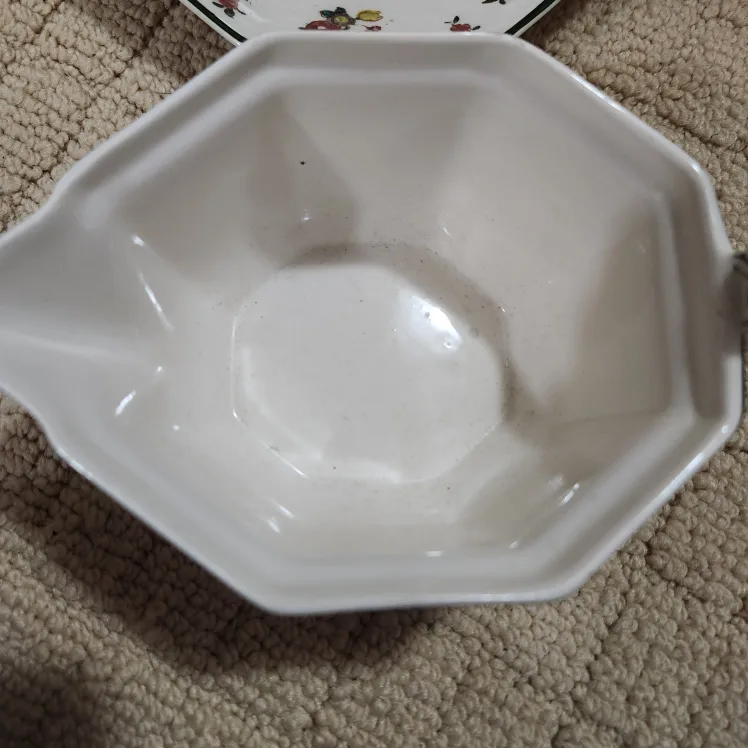 Royal Doulton Old Leeds Sprays Gravy Boat & Saucer image indicator(6)