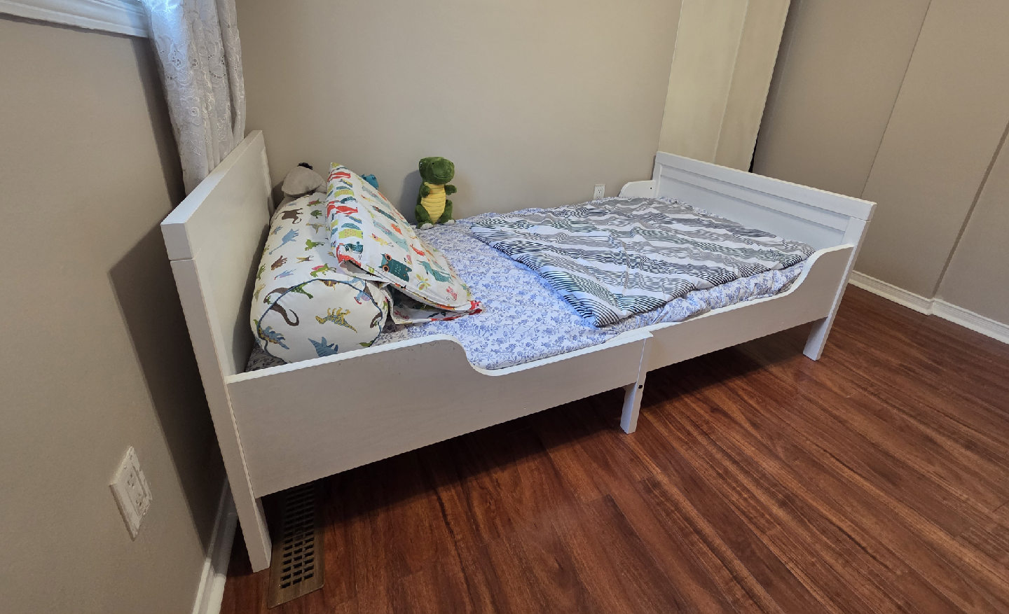 IKEA kids bed extendable with mattress - photo 3