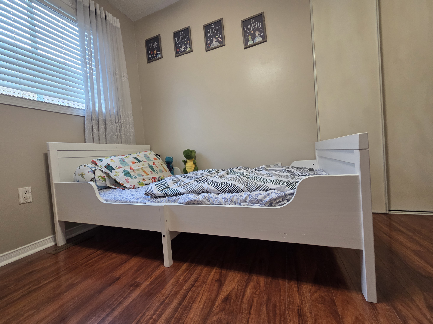 IKEA kids bed extendable with mattress - photo 4
