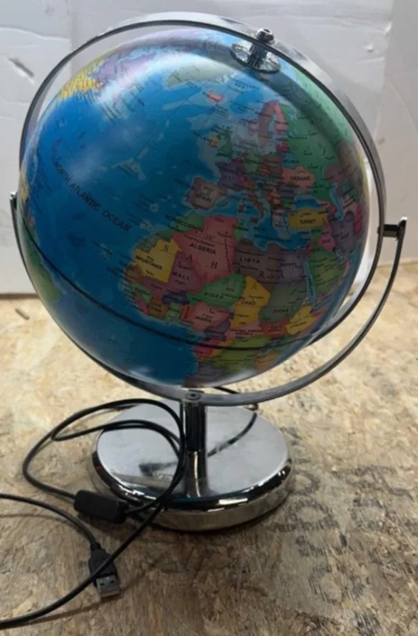 Vevor 9" Illuminated World Globe image indicator(2)