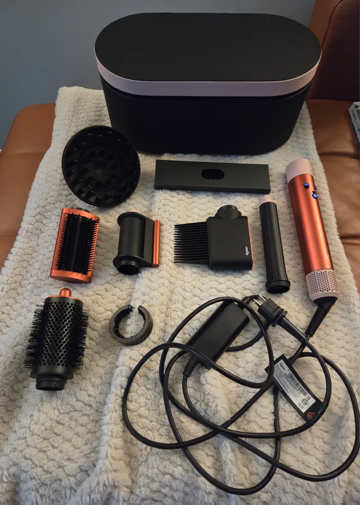 Dyson Limited Edition Airwrap Multi-Styler image indicator(3)