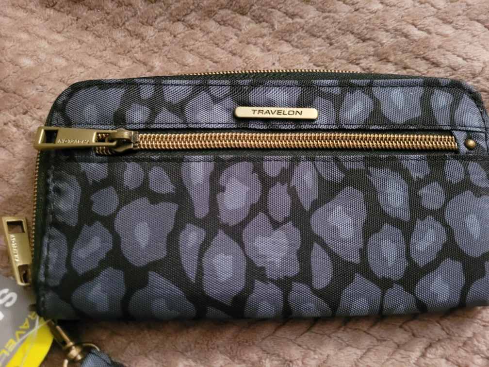 Travelon Safe ID RFID Blocking Wallet NWT! thumbnail