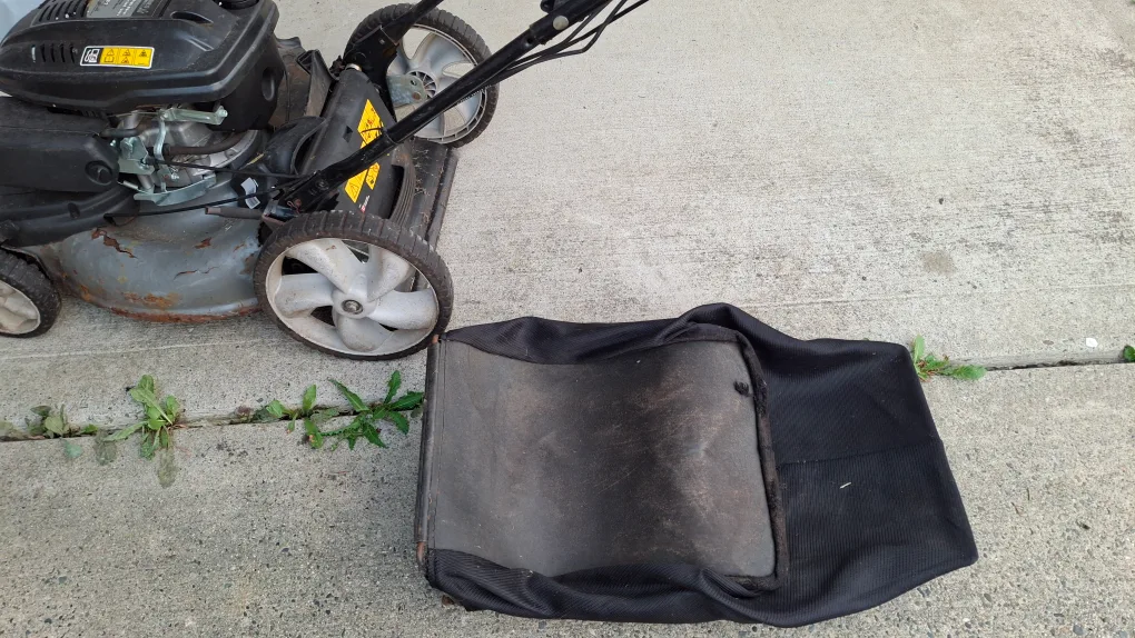 Used Yard Machines Self Propelled Lawn Mower image indicator(4)