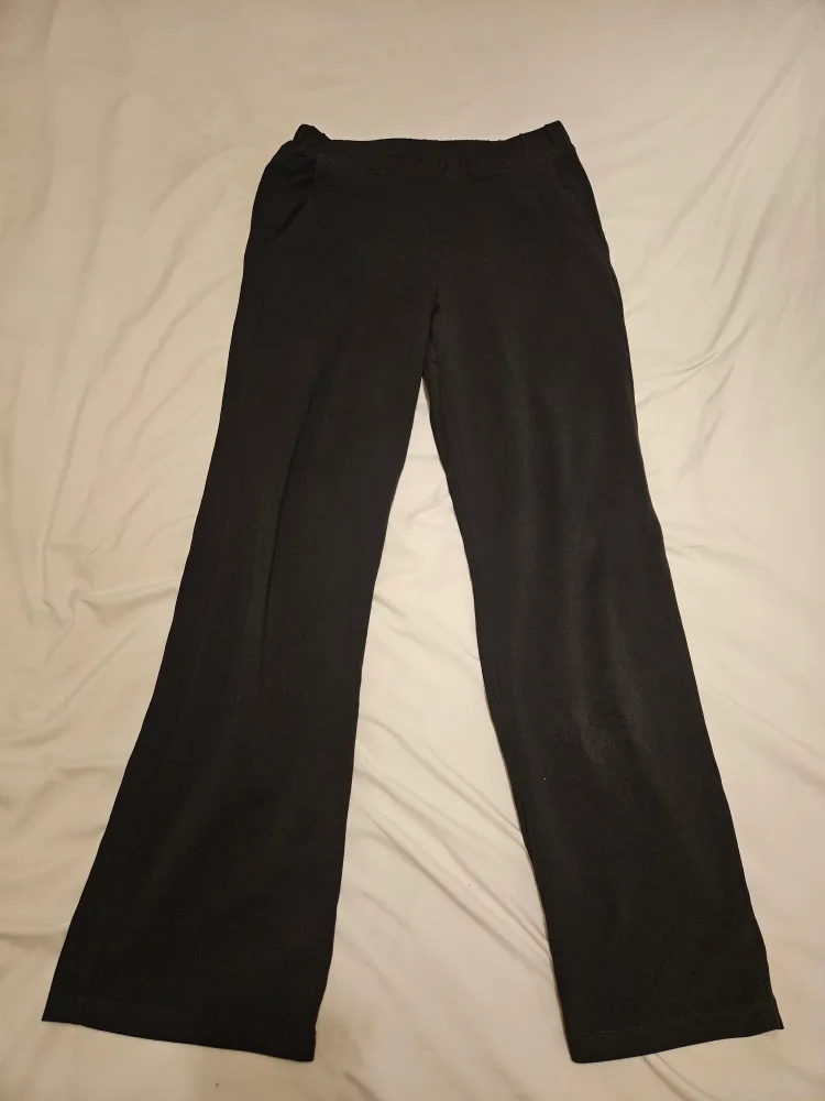 Saint + Sofia Apartment Pant - Black, US 4 image indicator(4)