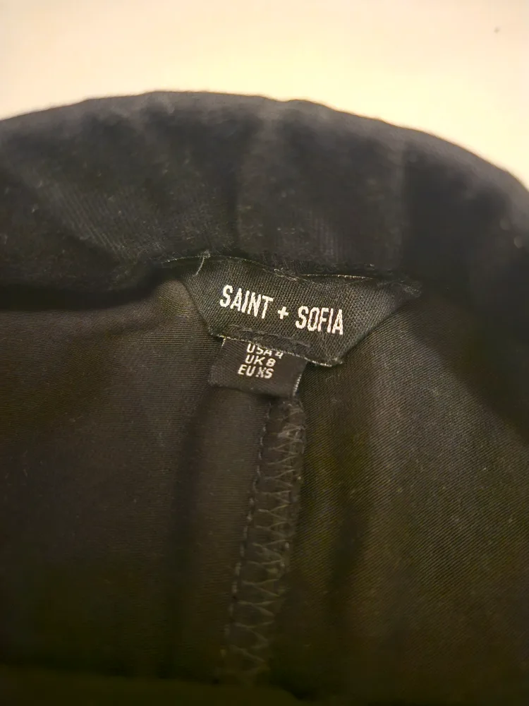 Saint + Sofia Apartment Pant - Black, US 4 image indicator(5)