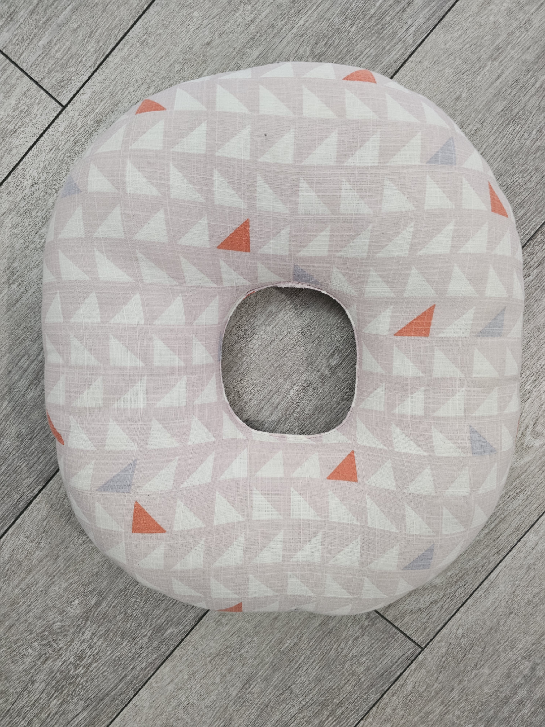 Donut cushion for mom