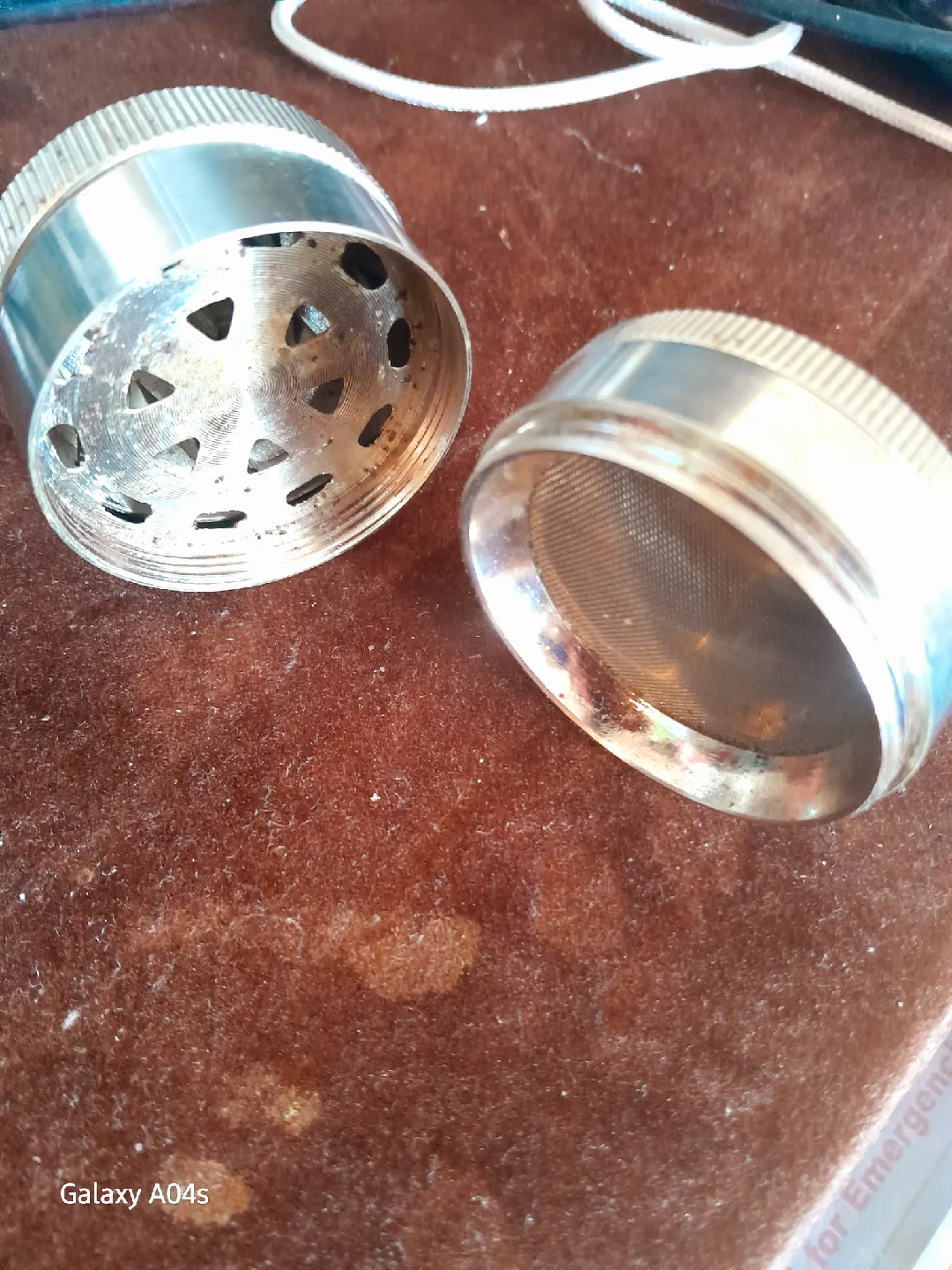 a gadget to grind marijuana, keaves image indicator(2)