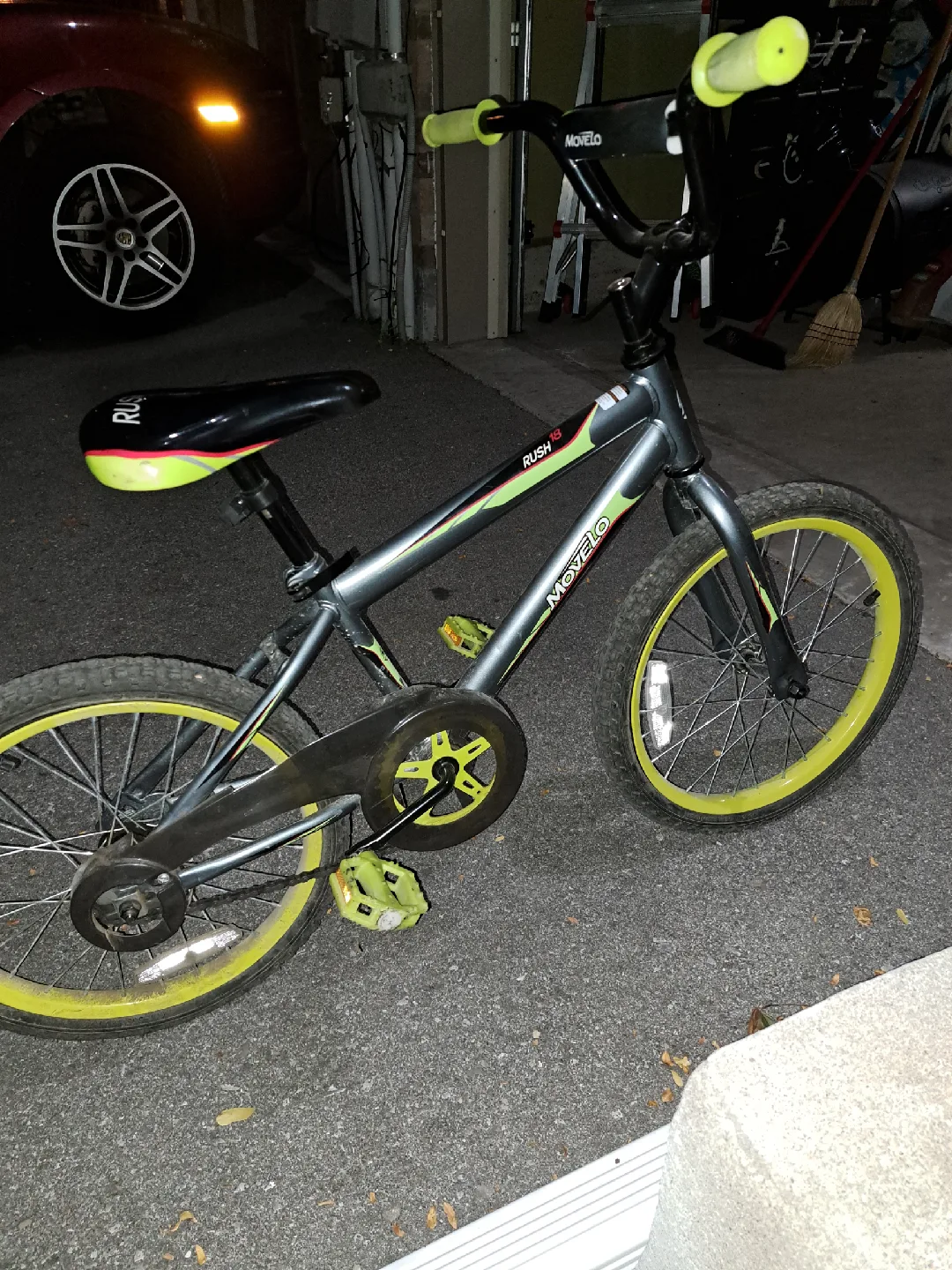 Movelo Rush 16" Kids Bike - Great Condition image indicator(3)