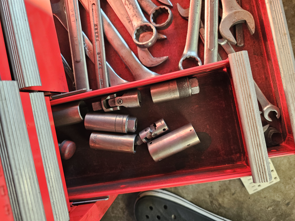 Beach Red Metal Tool Chest with Tools - photo 5