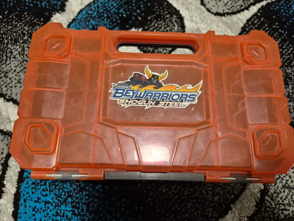 BeyWarriors Shogun Steel Case with Beyblades image indicator(2)