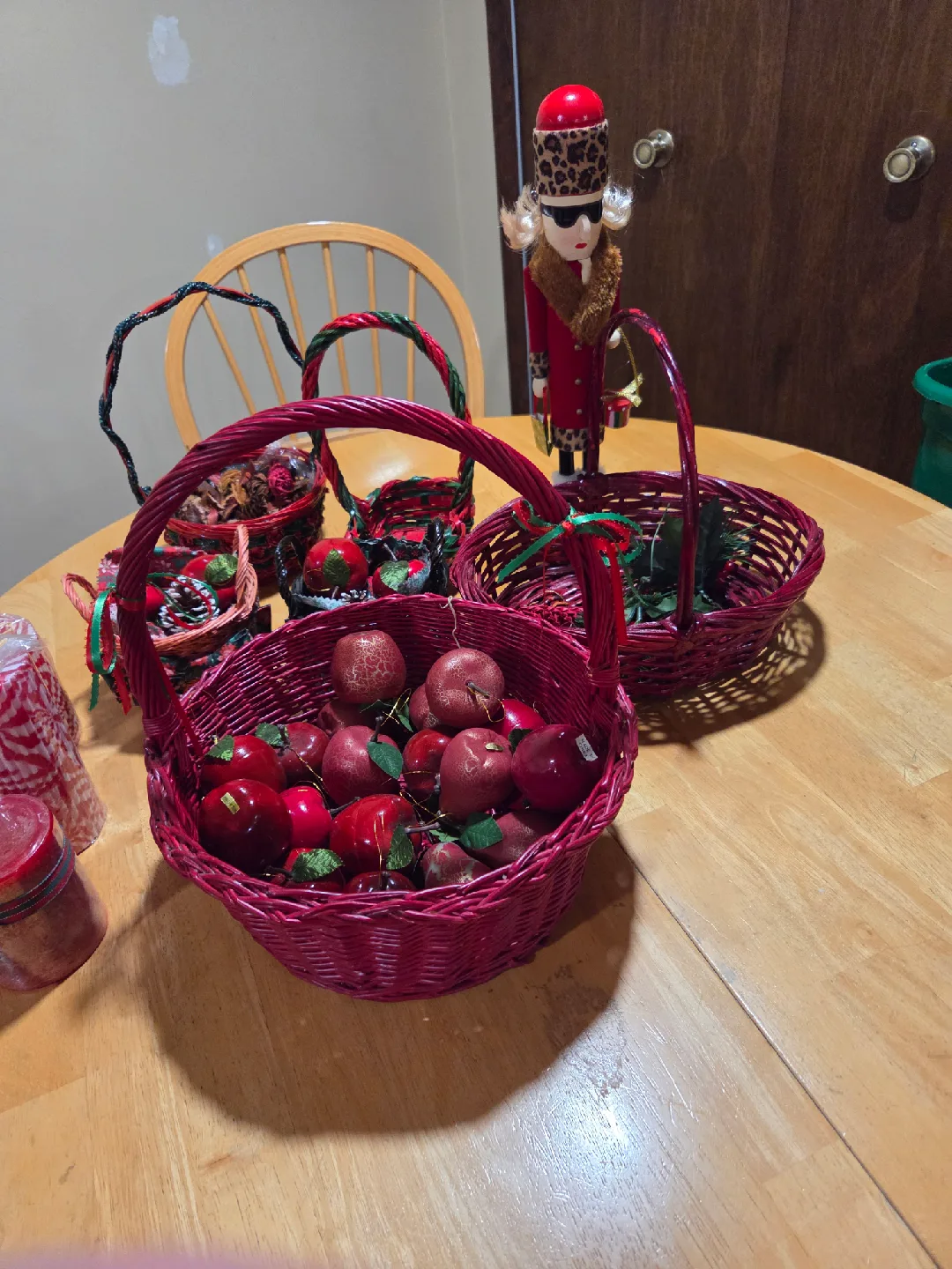 Holiday Baskets & Decorations image indicator(3)