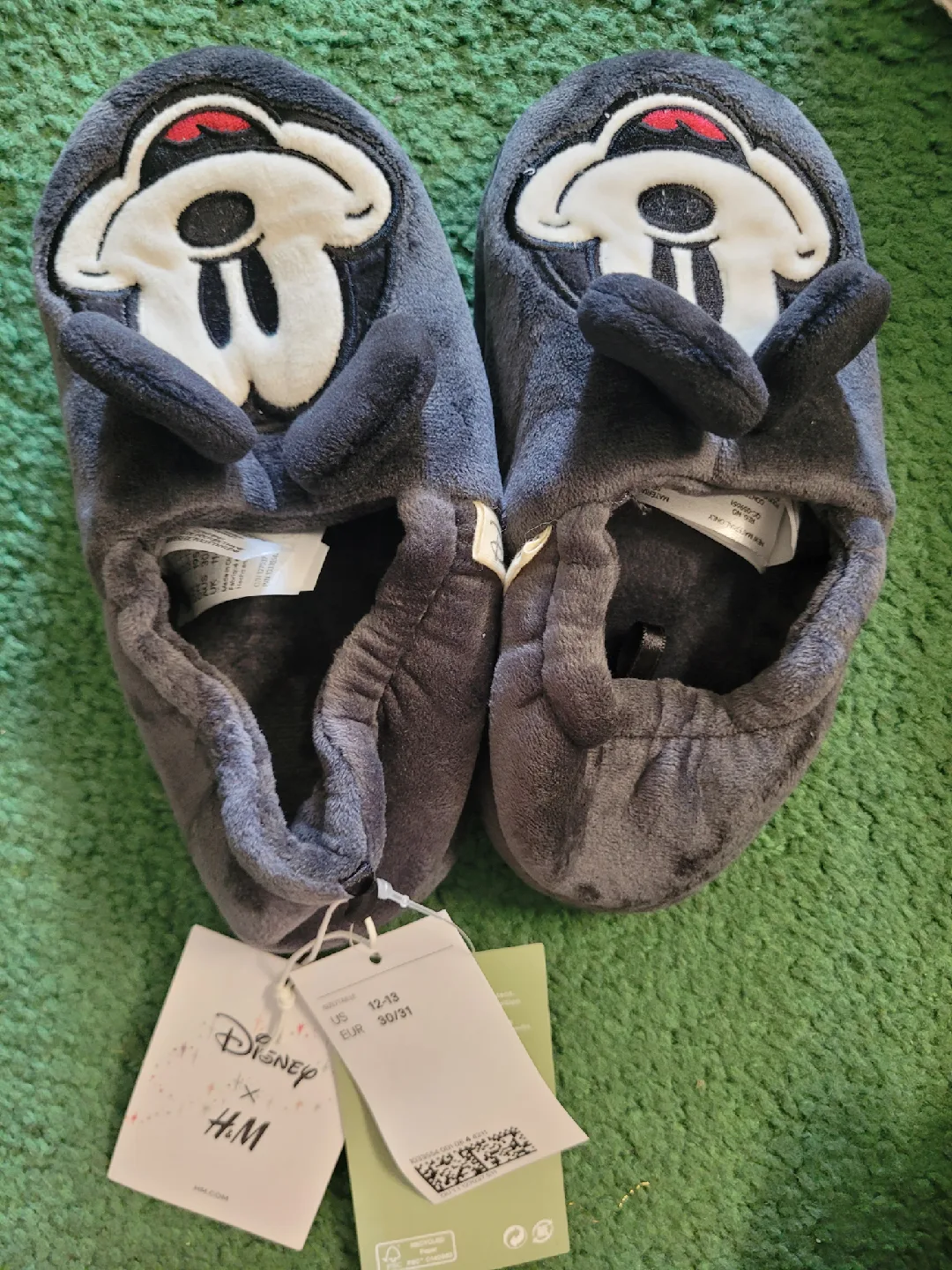 Disney x H&M Mickey Mouse Slippers - Size 12-13 (US) thumbnail