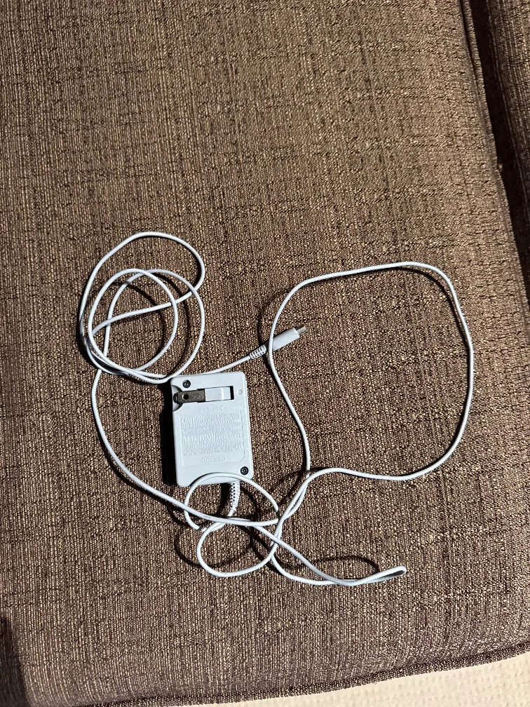 Nintendo DS Lite White with Charger image indicator(3)