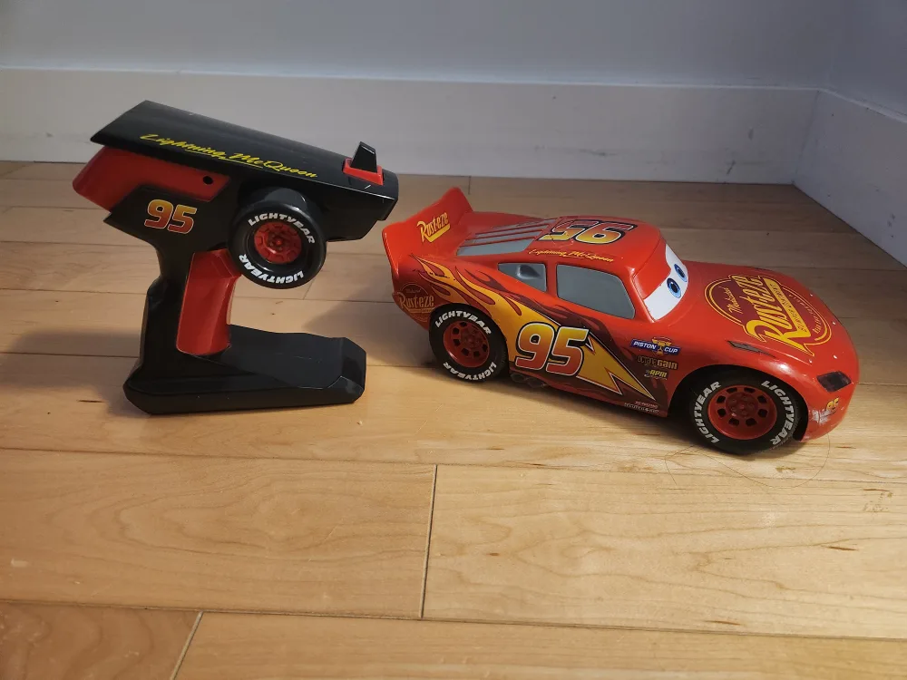 Disney Pixar Cars Lightning McQueen RC Car thumbnail