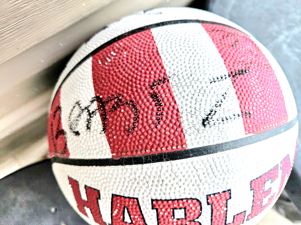 Harlem Globetrotters Basketball - photo 2