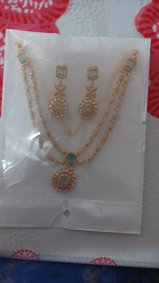 New Necklace & Earring Set - Gold Tone