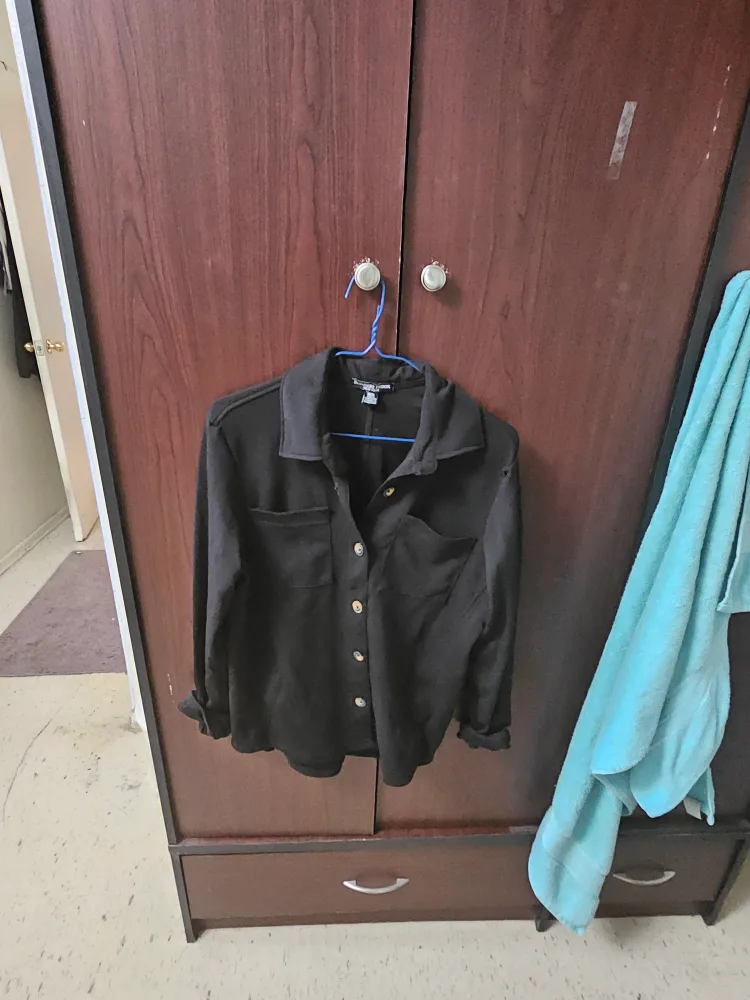 🥕 Black Button-Down Shacket - Size Small thumbnail