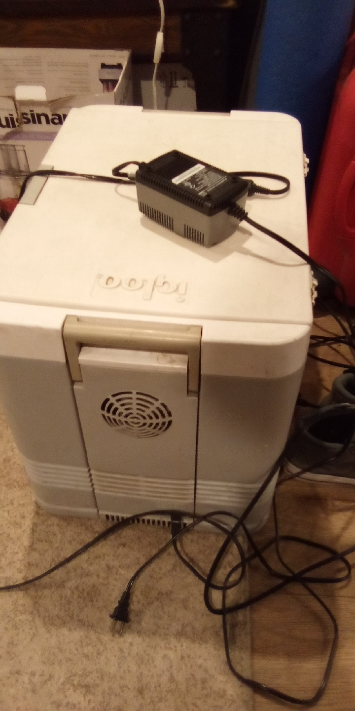 Igloo Electric Cooler with Charger