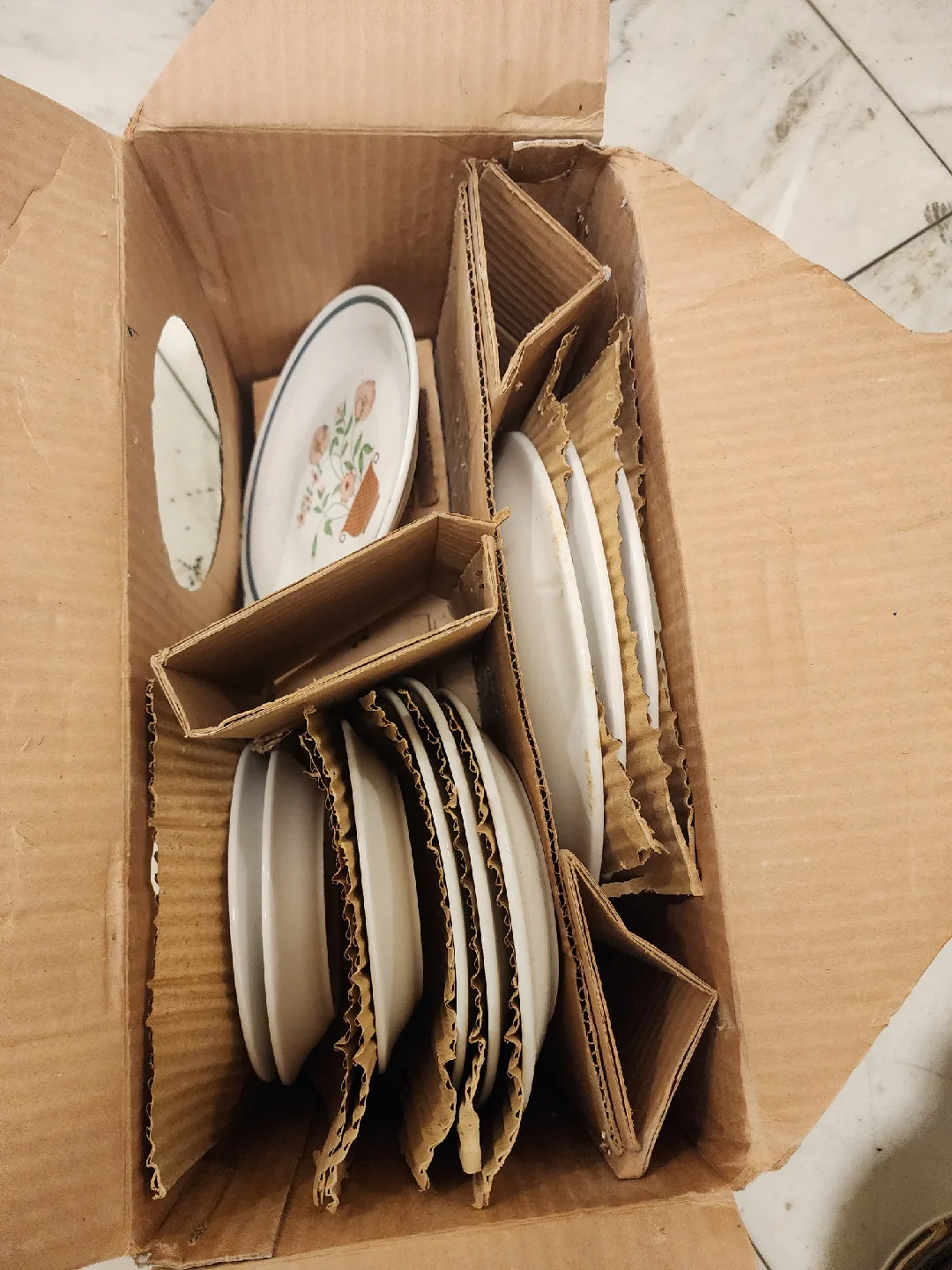 20-Piece Stoneware Dining Set with Floral Design image indicator(6)