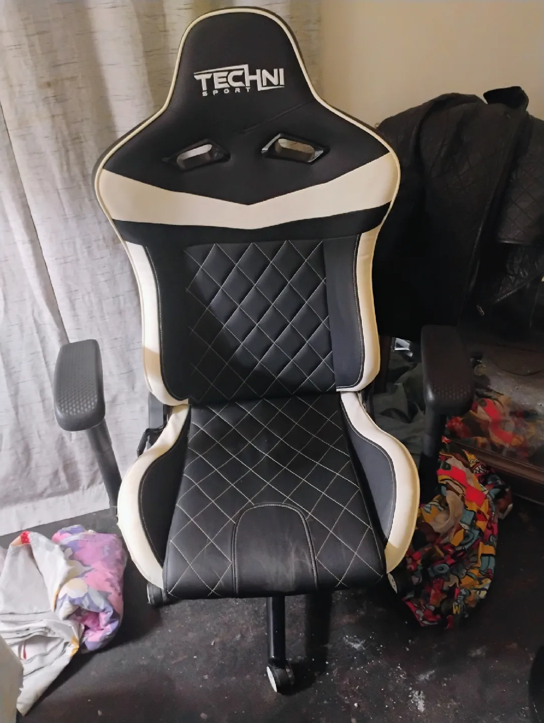 Techni Sport Gaming Chair - Black and White image indicator(6)