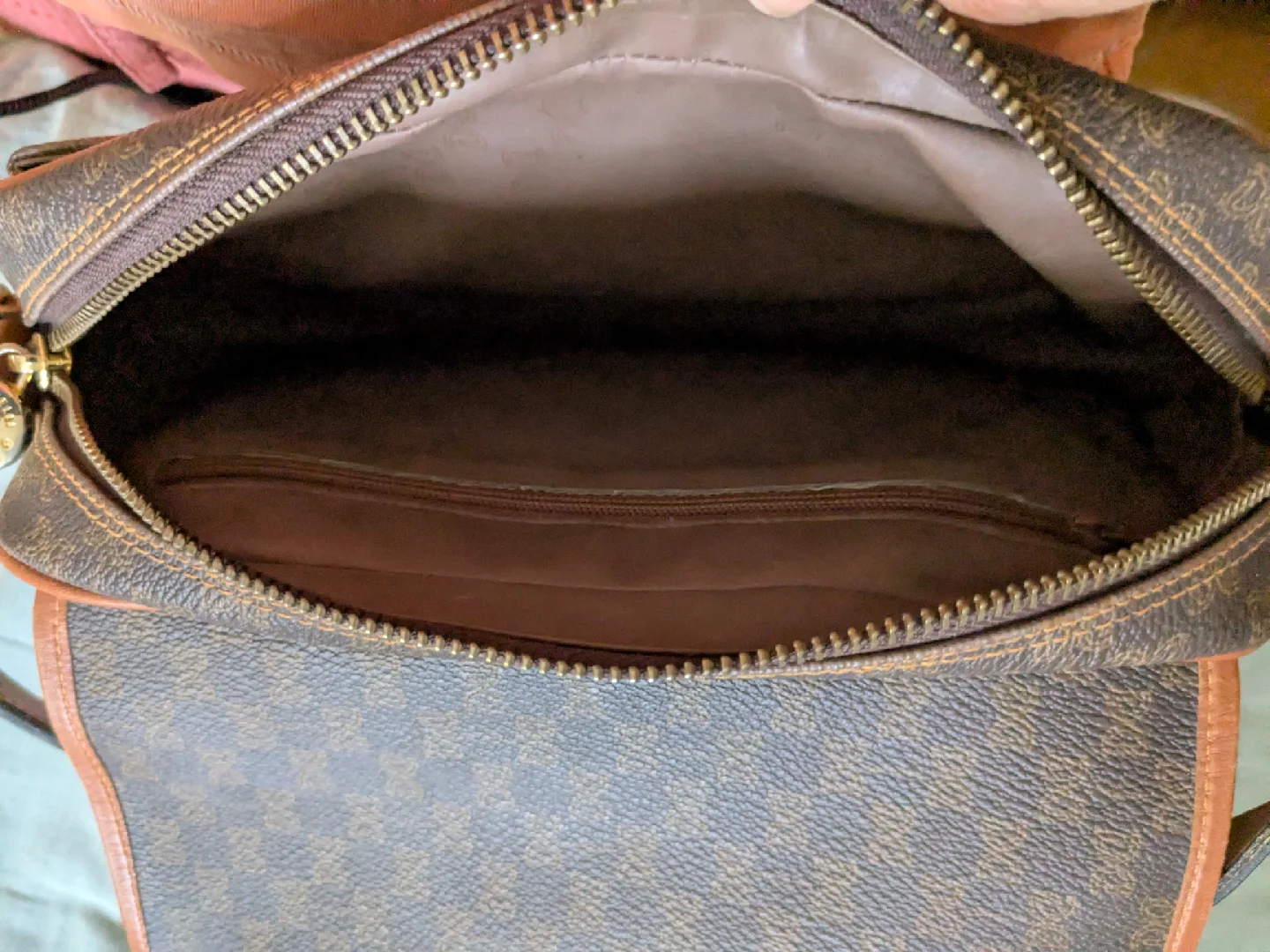 Antonelli Made in Italy Brown Leather Shoulder Bag image indicator(4)