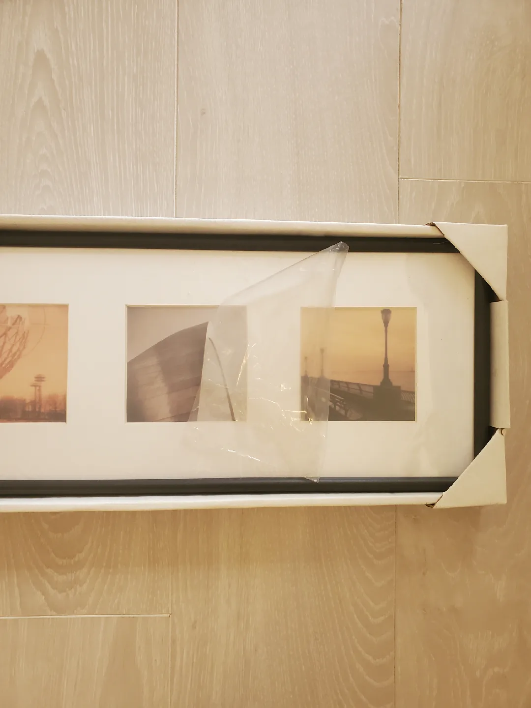 Umbra Media Frame - Holds 5 Photos image indicator(2)