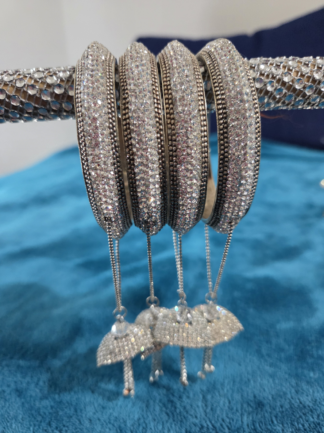 Jewellery Set - Necklace, Earrings, Bangles,Tikka - photo 2