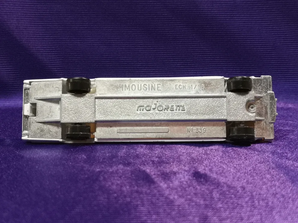 Majorette ~ Cadillac Limousine ~ White image indicator(10)