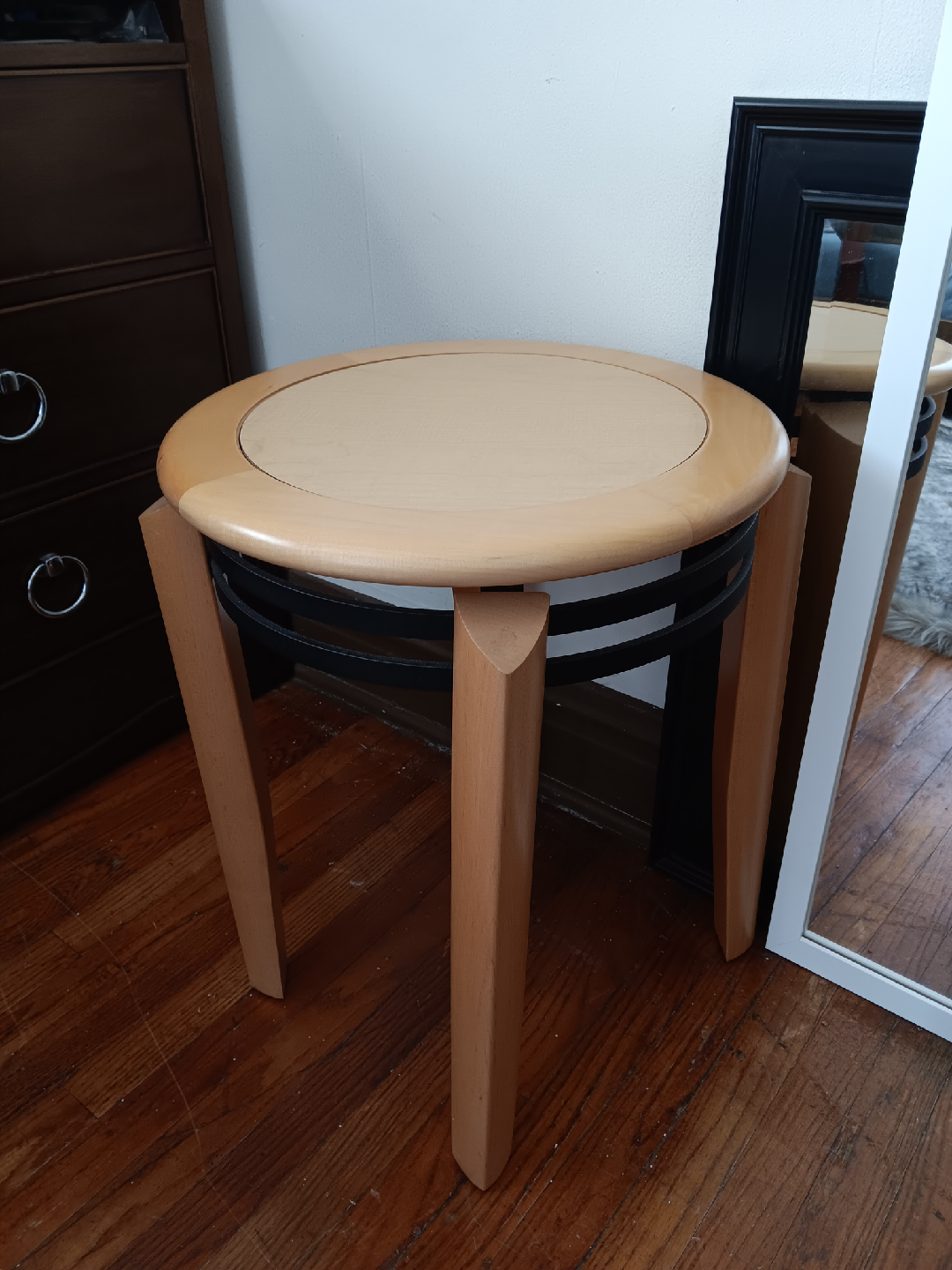 Round Wooden Side Table - photo 2