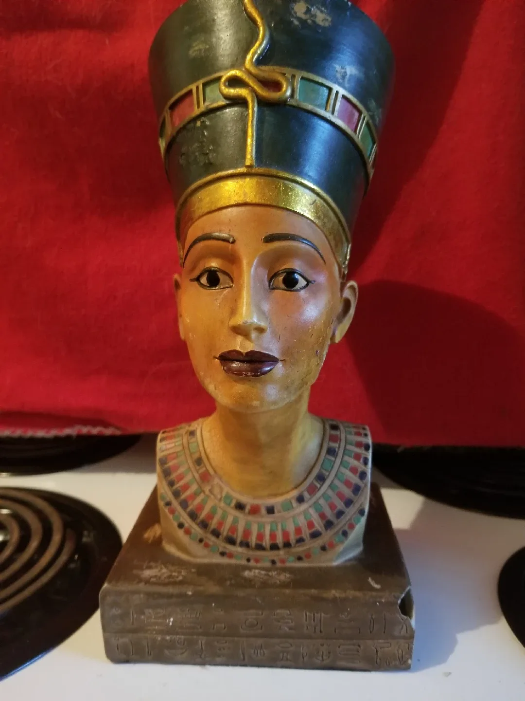 Nefertiti Bust Figurine thumbnail