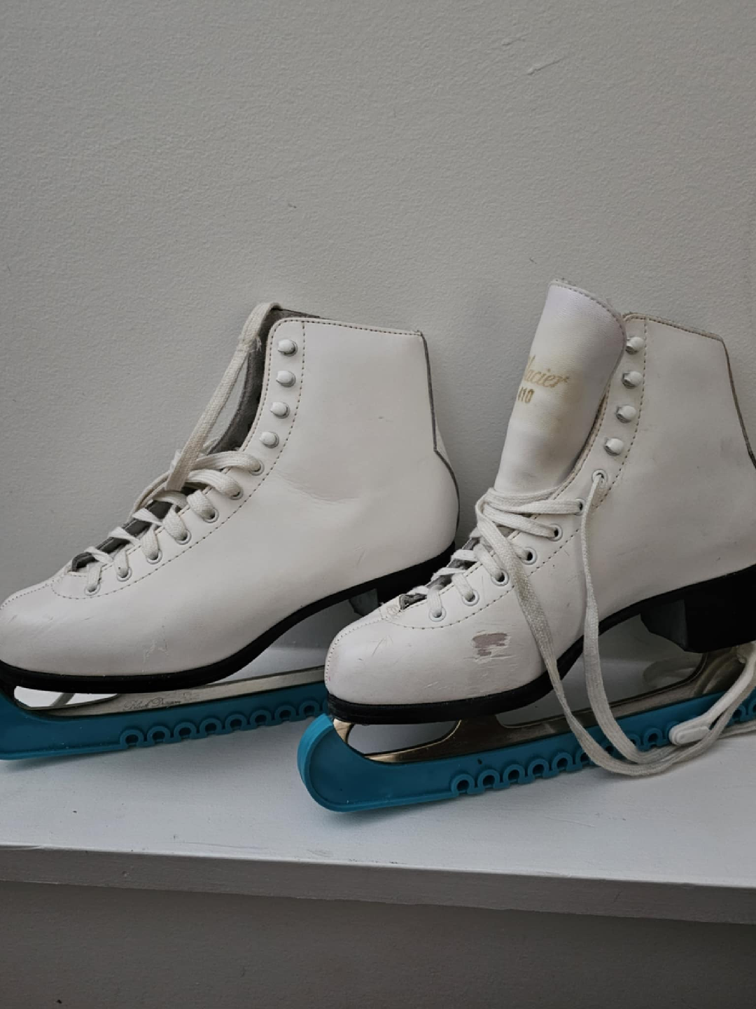 Ladies Ice Skates size 7 with bag - photo 2