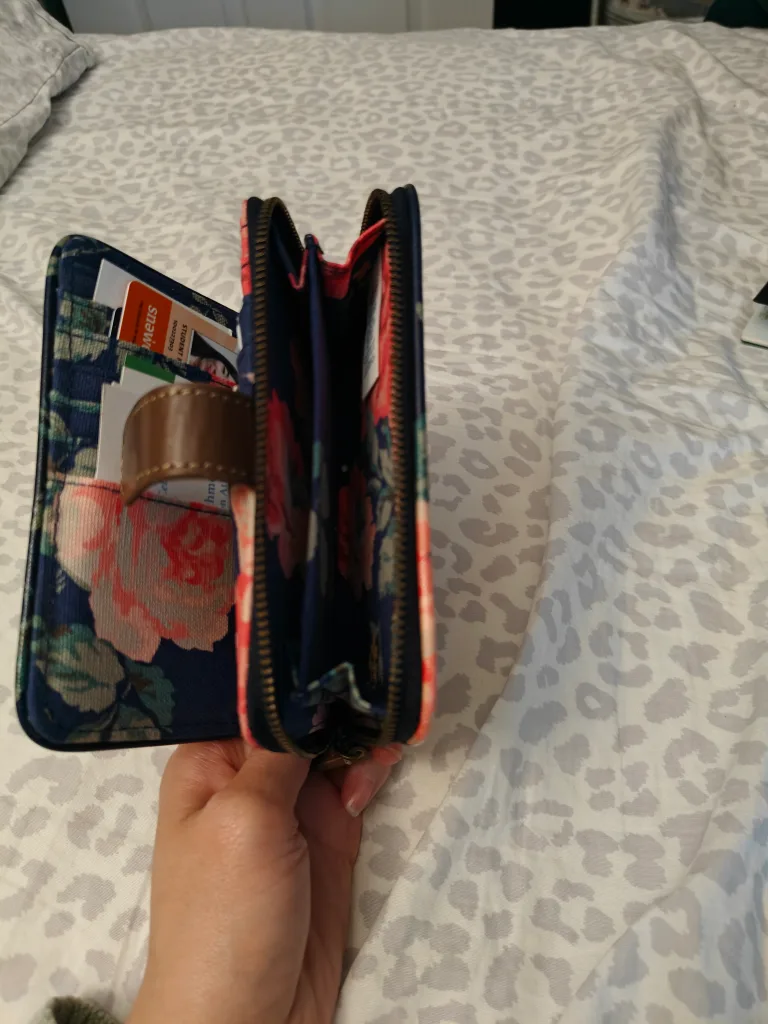 Cath Kidston Floral Wallet 🧡💖 image indicator(2)