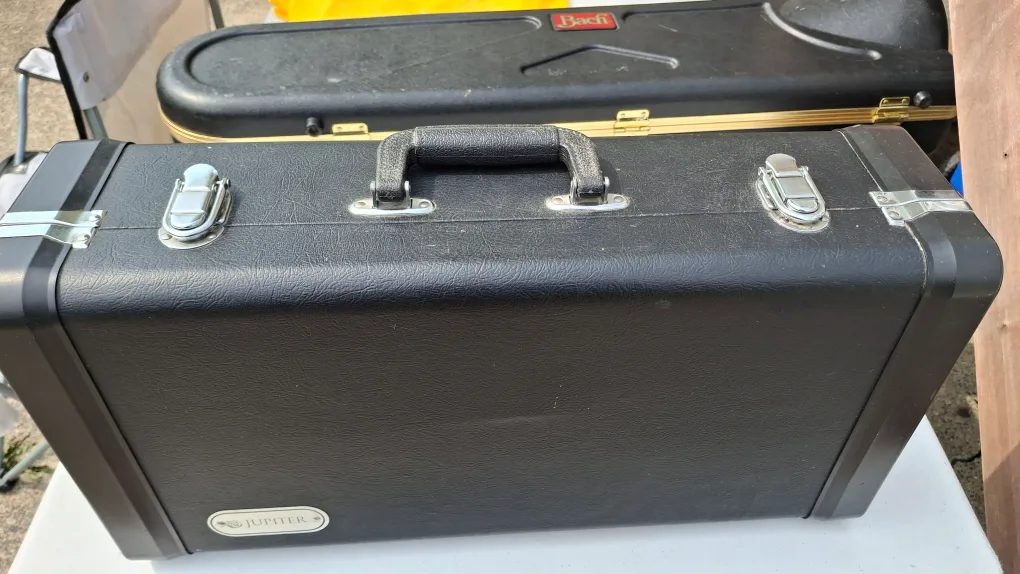 Jupiter Trumpet with Case image indicator(3)