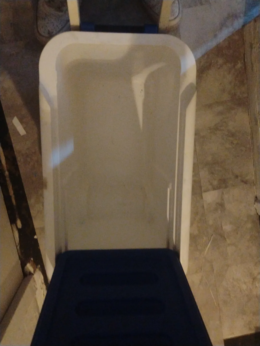 Igloo Wheeled Cooler - 38 Quarts image indicator(3)